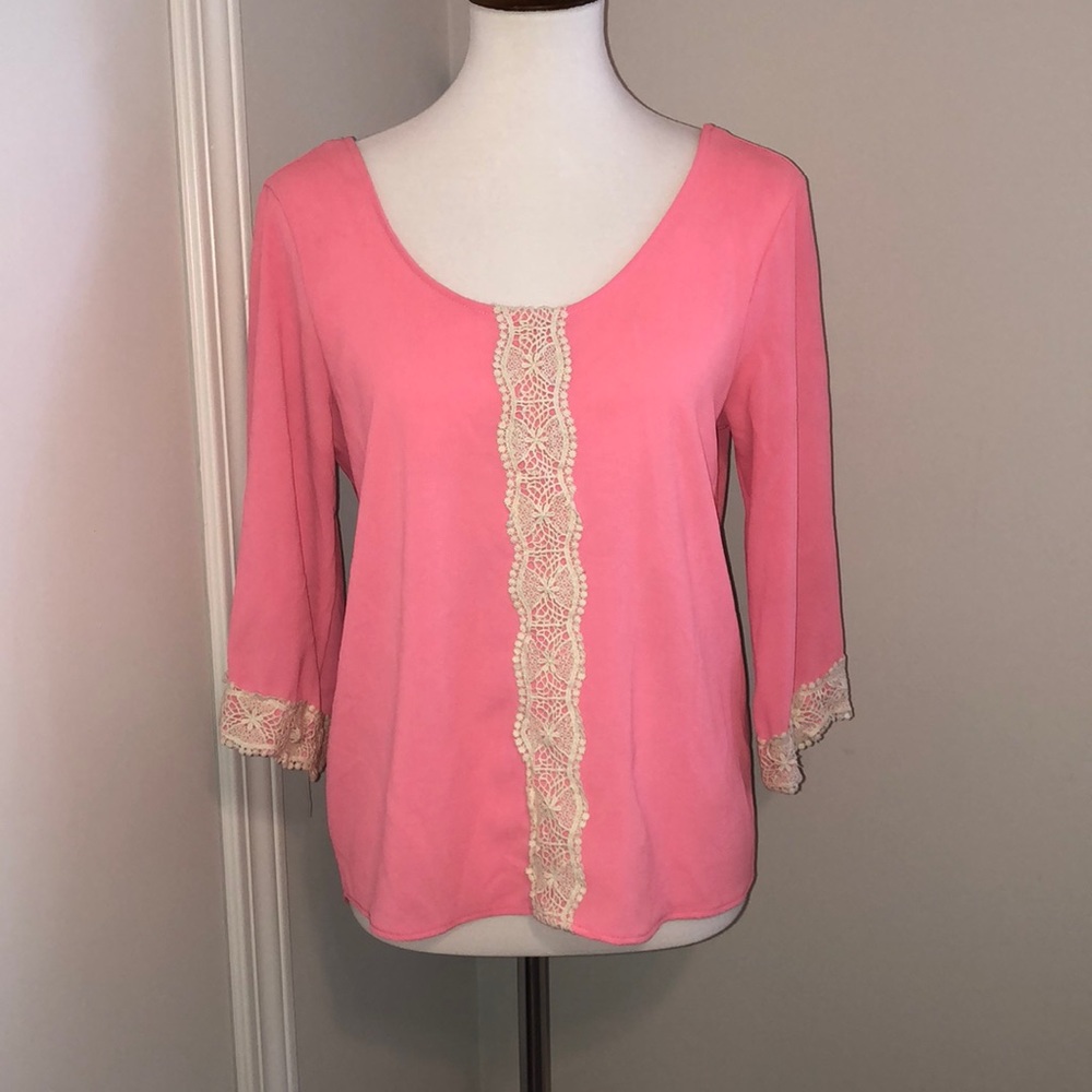 S hot pink quarter length shirt w/lace detail